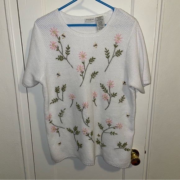 WHITE STAG Vintage Bees and Flowers Embroidered Short Sleeve Knit Sweater - Picture 1 of 4
